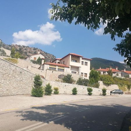 Καστρο Πετρινα Σαλε Καλαβρυτα Villa Kalávrita Kültér fotó