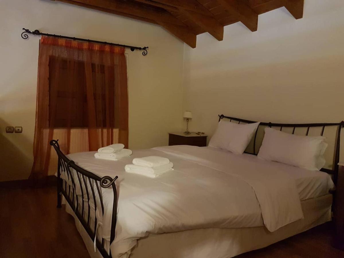 Καστρο Πετρινα Σαλε Καλαβρυτα Villa Kalávrita Kültér fotó
